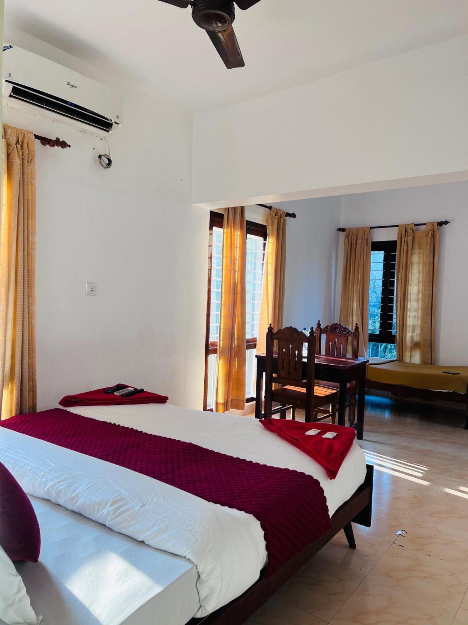 Hotel Sunday - Townhouse Club Airport Trivandrum トリバンドラム エクステリア 写真