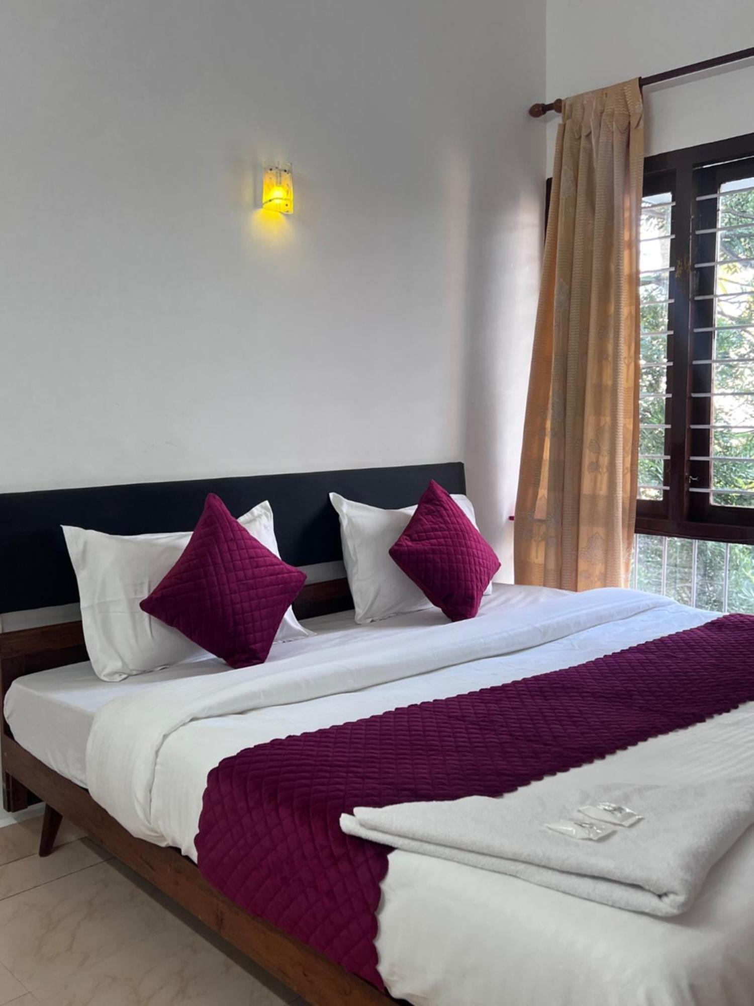 Hotel Sunday - Townhouse Club Airport Trivandrum トリバンドラム エクステリア 写真