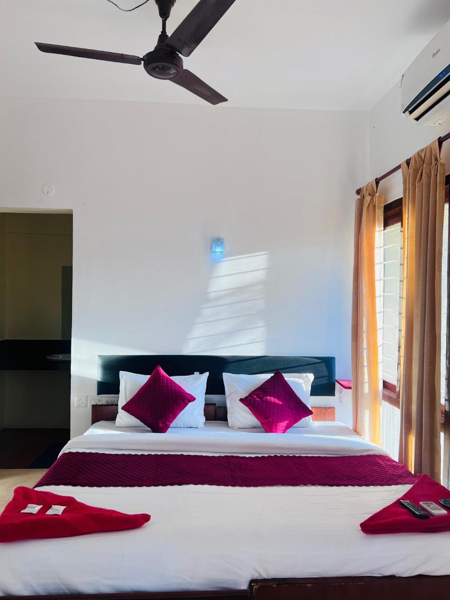 Hotel Sunday - Townhouse Club Airport Trivandrum トリバンドラム エクステリア 写真