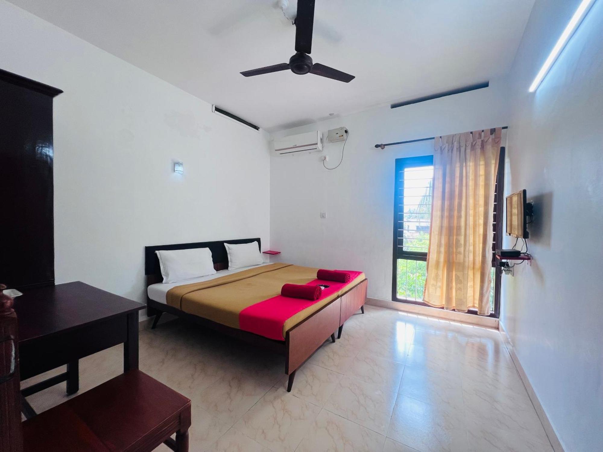 Hotel Sunday - Townhouse Club Airport Trivandrum トリバンドラム エクステリア 写真