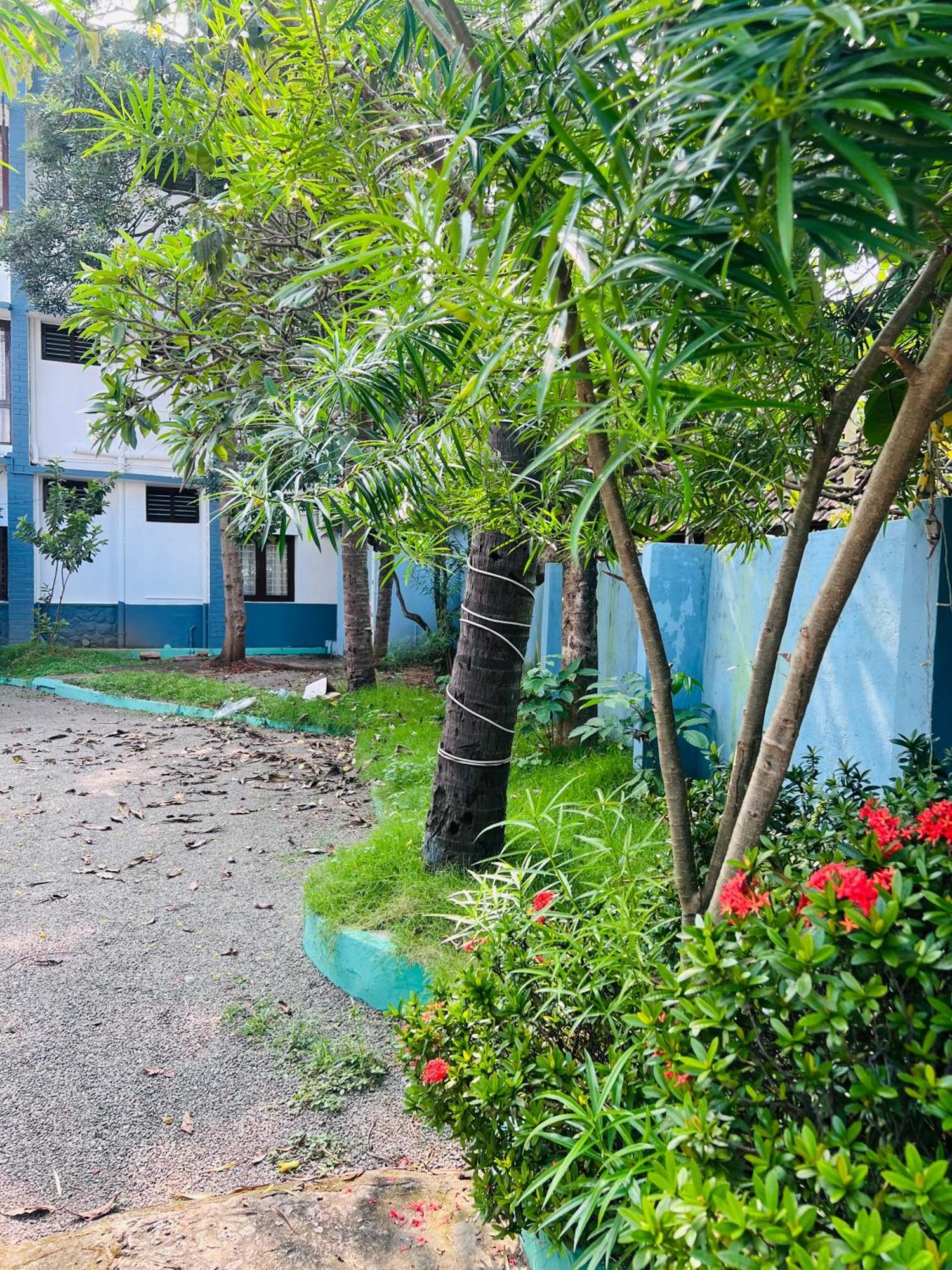 Hotel Sunday - Townhouse Club Airport Trivandrum トリバンドラム エクステリア 写真