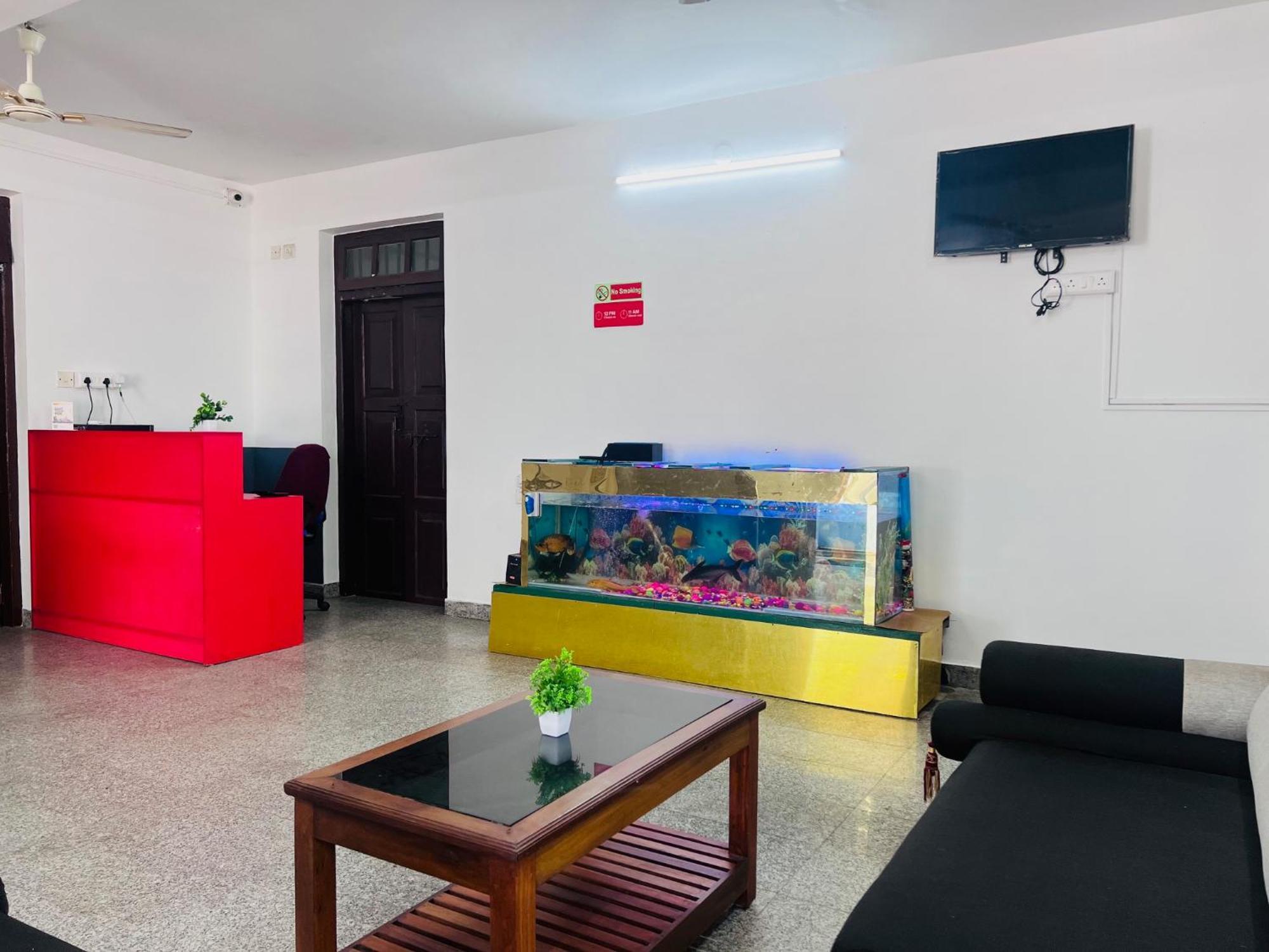 Hotel Sunday - Townhouse Club Airport Trivandrum トリバンドラム エクステリア 写真
