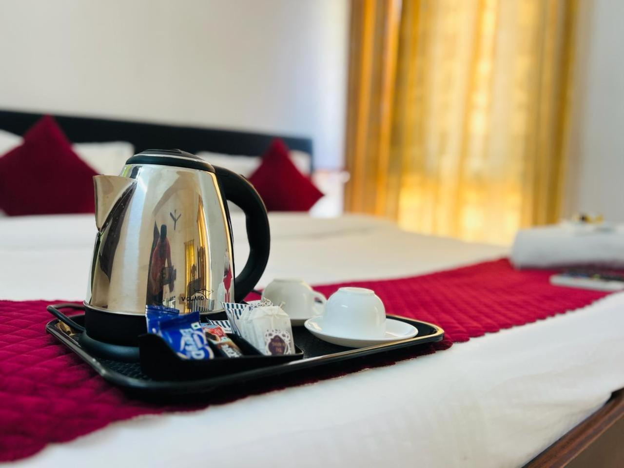 Hotel Sunday - Townhouse Club Airport Trivandrum トリバンドラム エクステリア 写真