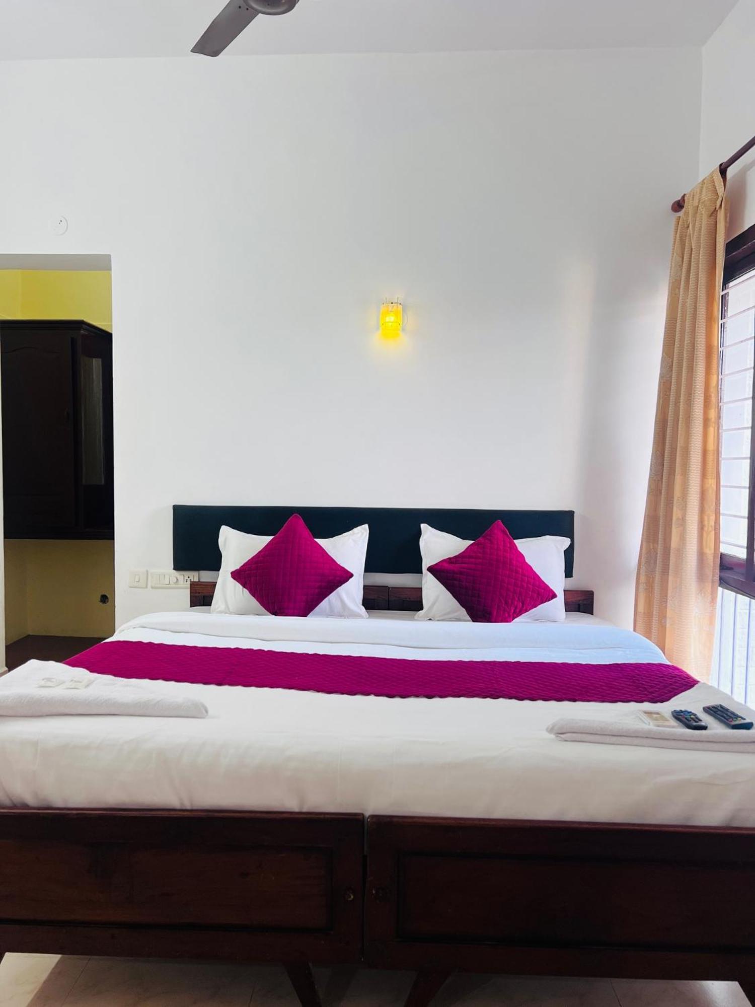 Hotel Sunday - Townhouse Club Airport Trivandrum トリバンドラム エクステリア 写真