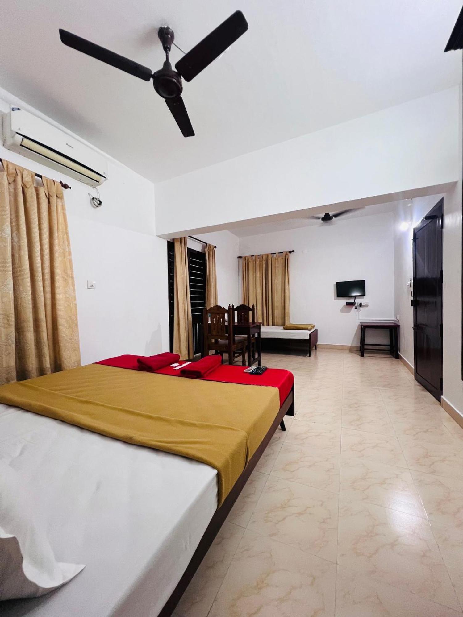Hotel Sunday - Townhouse Club Airport Trivandrum トリバンドラム エクステリア 写真